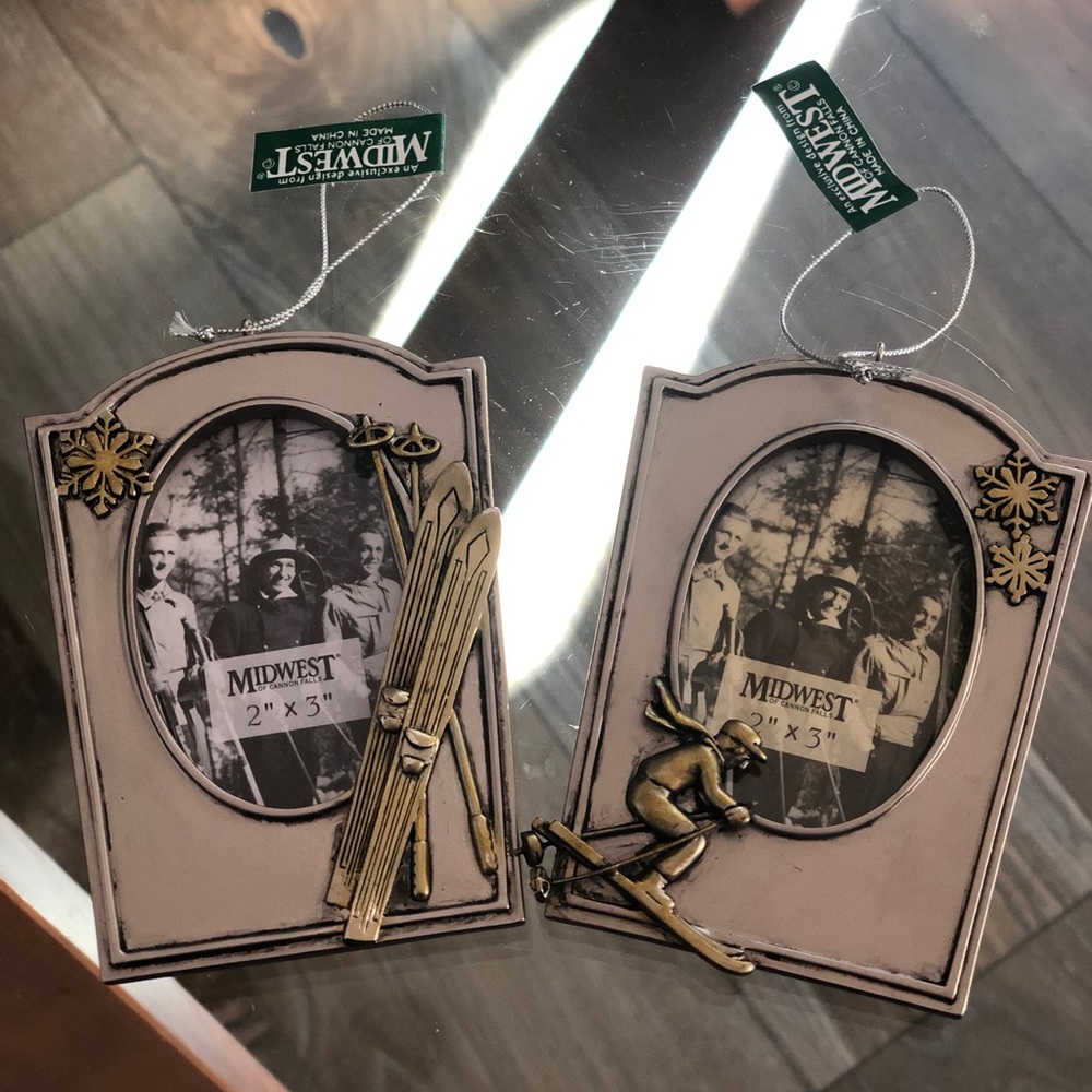 3/$20 - NWT 2 Silver and Gold Ski Ornaments